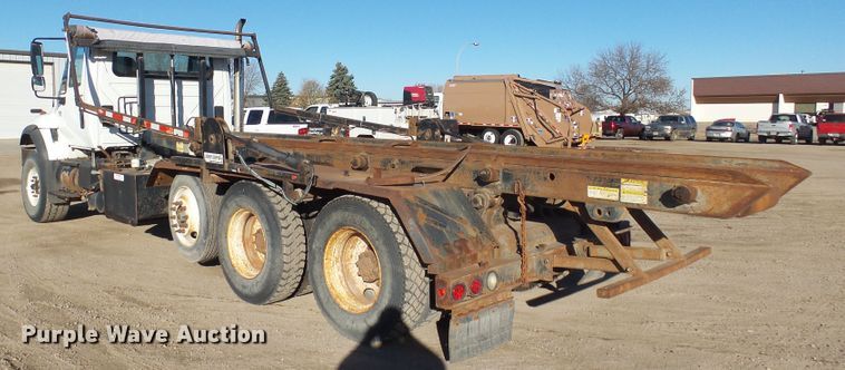 image for item EF9666 2006 International 7400  rolloff container truck