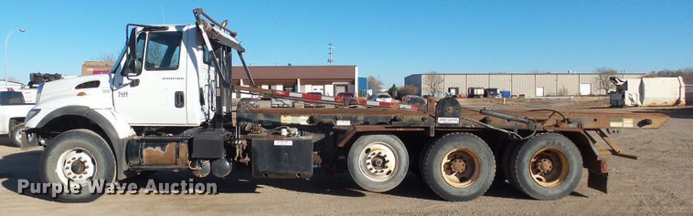 image for item EF9666 2006 International 7400  rolloff container truck