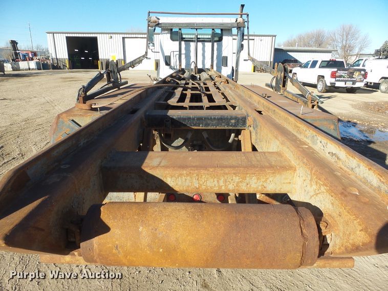 image for item EF9666 2006 International 7400  rolloff container truck