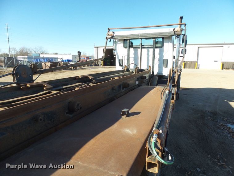 image for item EF9666 2006 International 7400  rolloff container truck