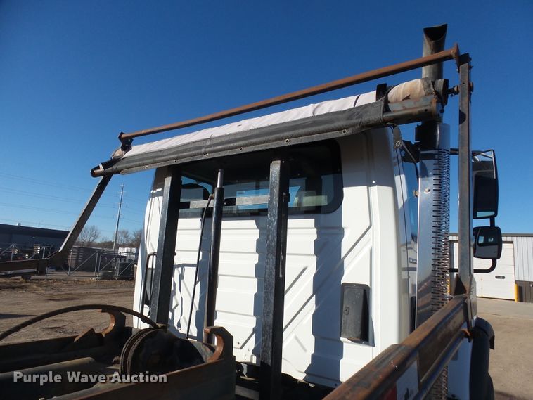 image for item EF9666 2006 International 7400  rolloff container truck