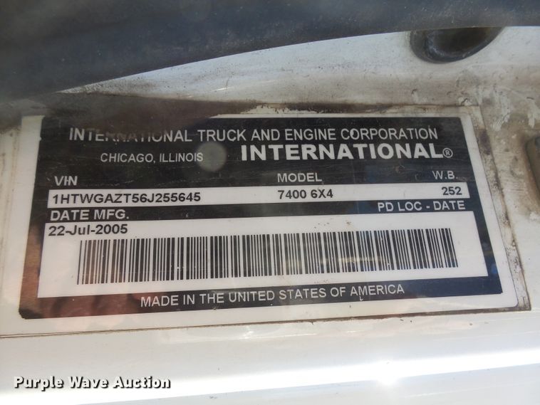 image for item EF9666 2006 International 7400  rolloff container truck