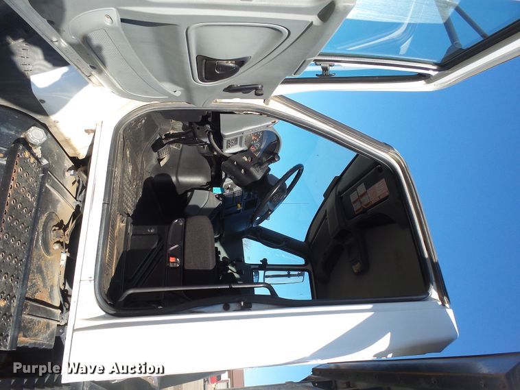 image for item EF9666 2006 International 7400  rolloff container truck