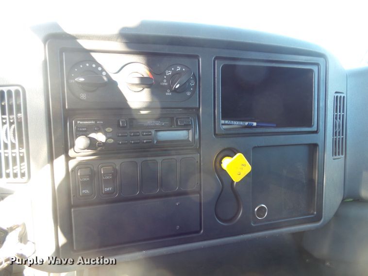 image for item EF9666 2006 International 7400  rolloff container truck