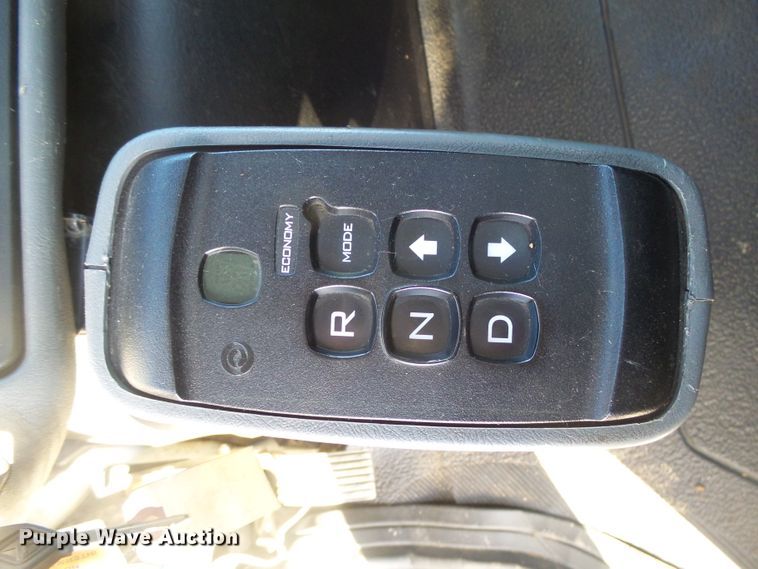 image for item EF9666 2006 International 7400  rolloff container truck