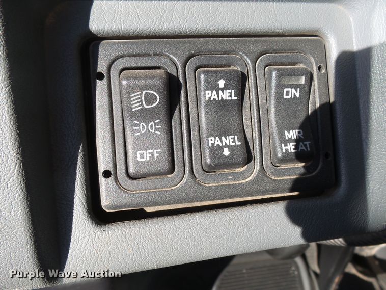 image for item EF9666 2006 International 7400  rolloff container truck