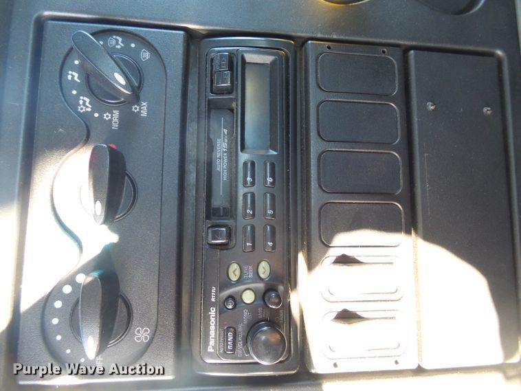 image for item EF9666 2006 International 7400  rolloff container truck