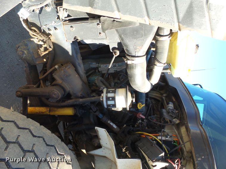 image for item EF9666 2006 International 7400  rolloff container truck