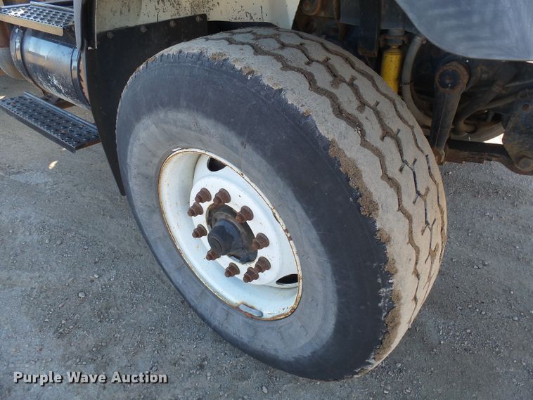 image for item EF9666 2006 International 7400  rolloff container truck