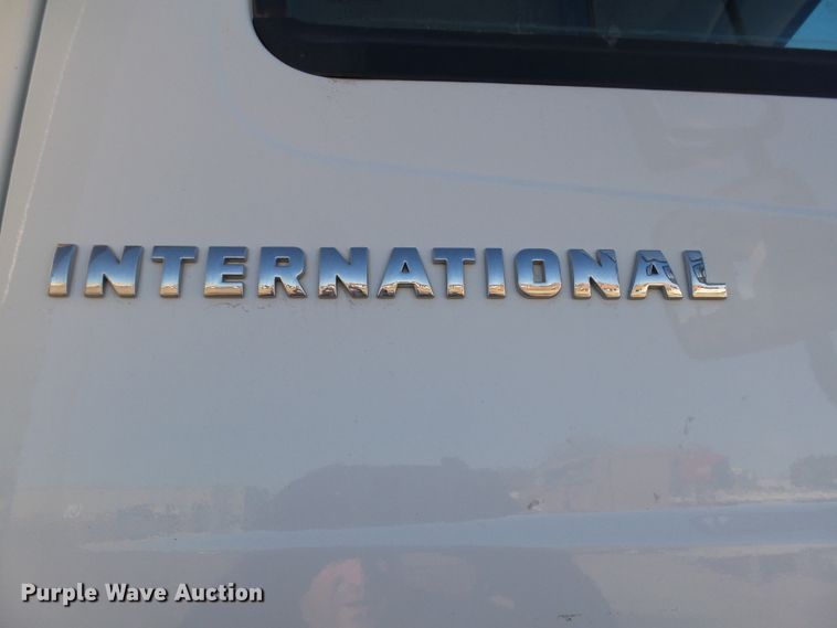 image for item EF9666 2006 International 7400  rolloff container truck