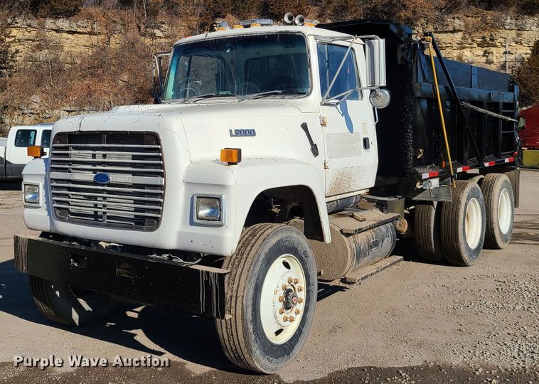 image for item FW9628 1993 Ford LT9000  dump truck