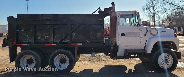 image for item FW9628 1993 Ford LT9000  dump truck