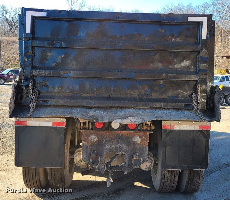 image for item FW9628 1993 Ford LT9000  dump truck