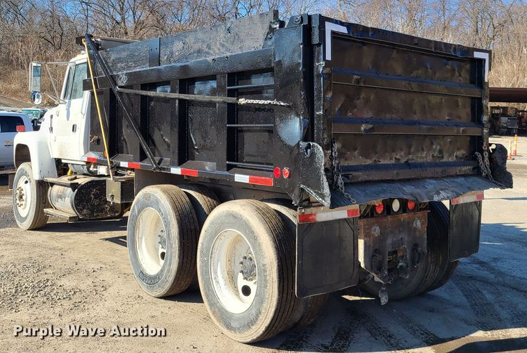 image for item FW9628 1993 Ford LT9000  dump truck