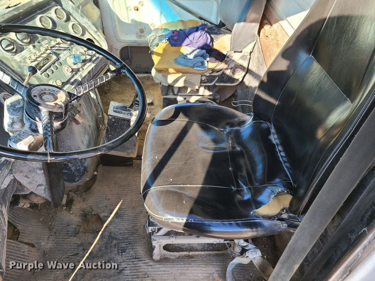 image for item FW9628 1993 Ford LT9000  dump truck