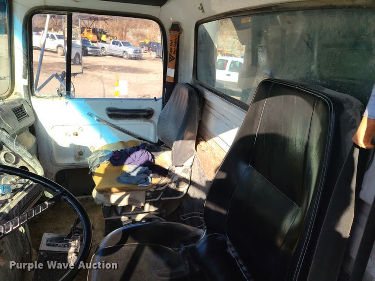 image for item FW9628 1993 Ford LT9000  dump truck