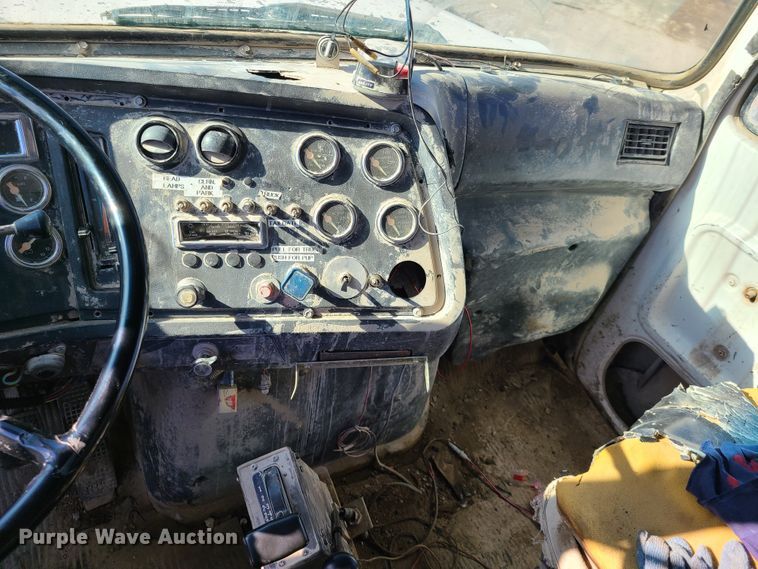 image for item FW9628 1993 Ford LT9000  dump truck