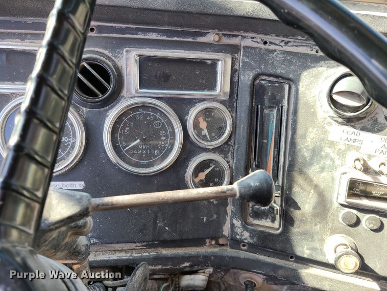 image for item FW9628 1993 Ford LT9000  dump truck