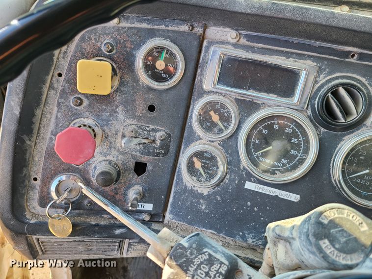 image for item FW9628 1993 Ford LT9000  dump truck