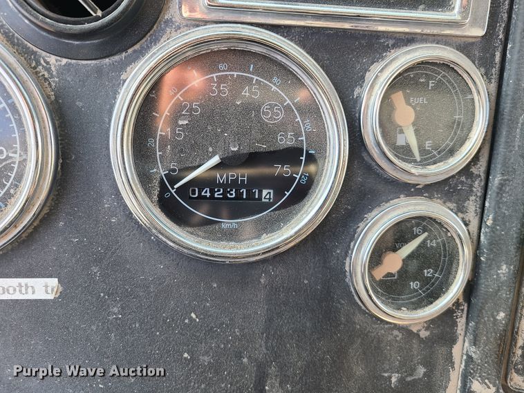 image for item FW9628 1993 Ford LT9000  dump truck