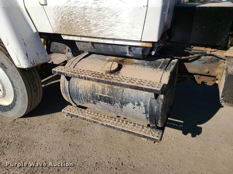 image for item FW9628 1993 Ford LT9000  dump truck