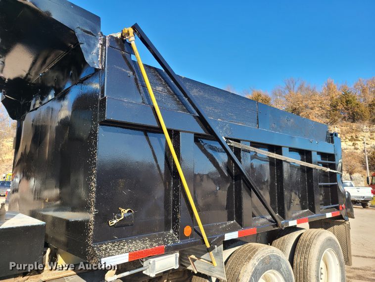 image for item FW9628 1993 Ford LT9000  dump truck