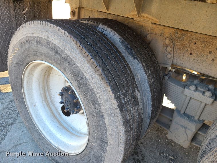 image for item FW9628 1993 Ford LT9000  dump truck