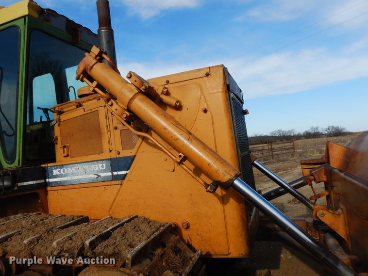 image for item GG9288 1988 Komatsu D135A-1  dozer