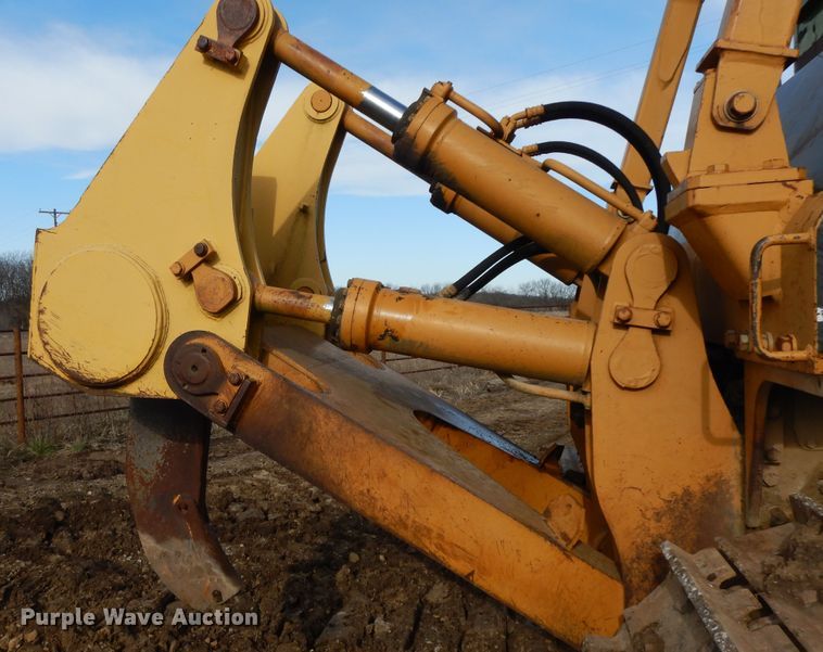 image for item GG9288 1988 Komatsu D135A-1  dozer