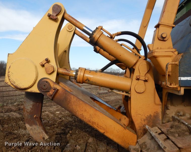 image for item GG9288 1988 Komatsu D135A-1  dozer