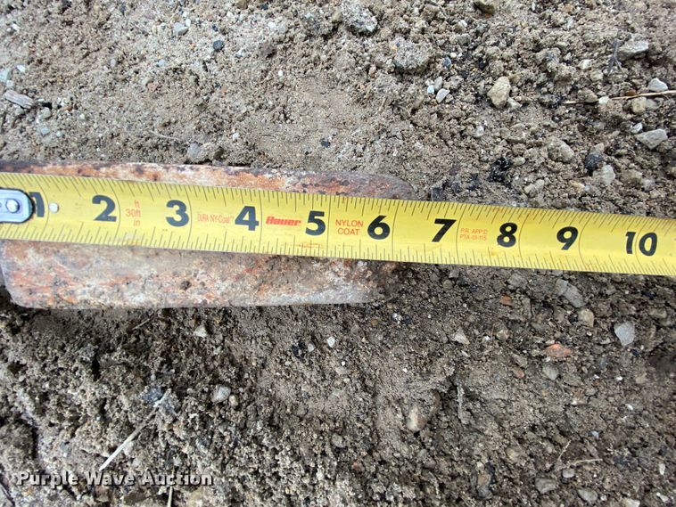 image for item HR9308 Excavator ripper tooth