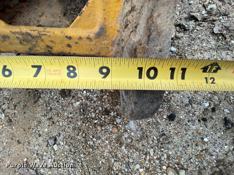 image for item HR9308 Excavator ripper tooth