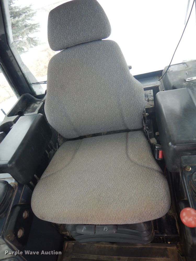 image for item HS9752 2011 John Deere 700J LGP  dozer