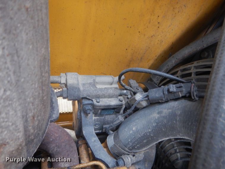 image for item HS9752 2011 John Deere 700J LGP  dozer