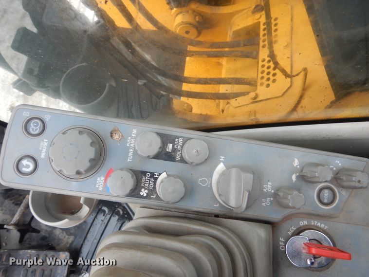 image for item HS9755 2014 John Deere 135G  excavator