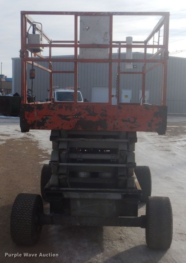 image for item HS9761 2000 Skyjack SJIII 6832  scissor lift