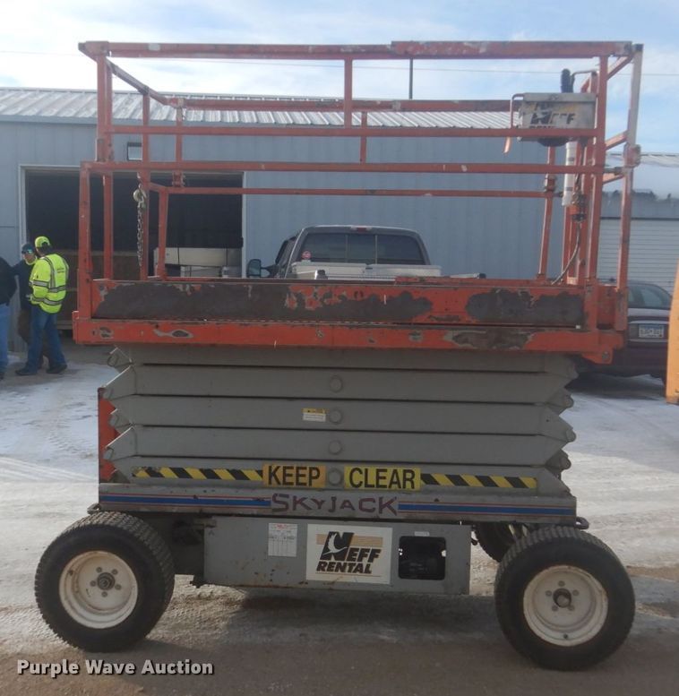 image for item HS9761 2000 Skyjack SJIII 6832  scissor lift