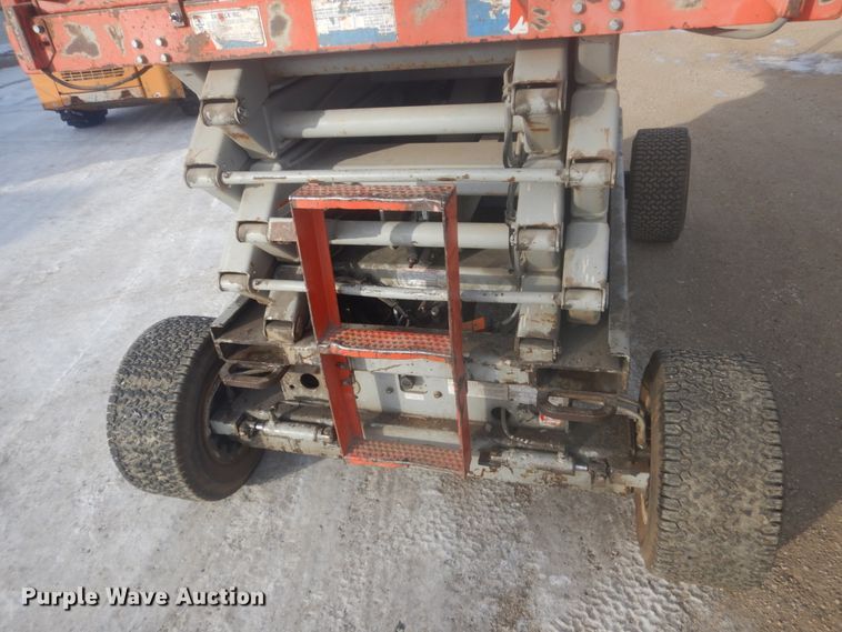 image for item HS9761 2000 Skyjack SJIII 6832  scissor lift