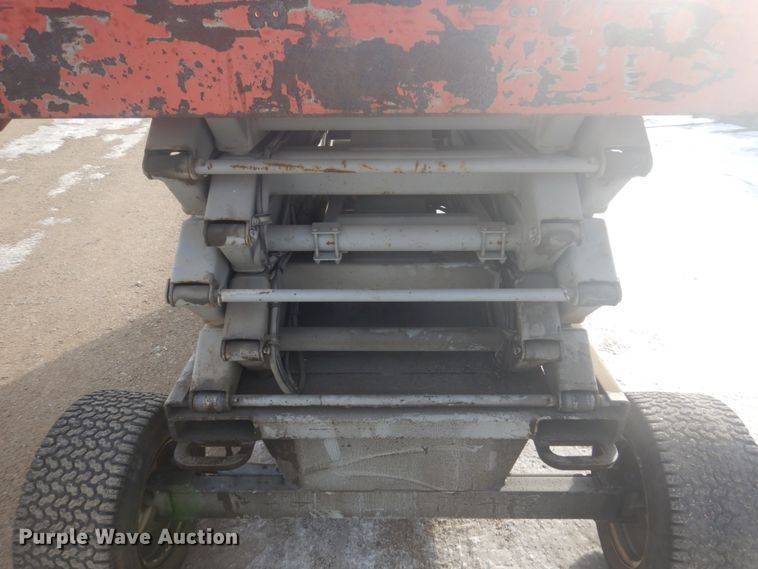 image for item HS9761 2000 Skyjack SJIII 6832  scissor lift