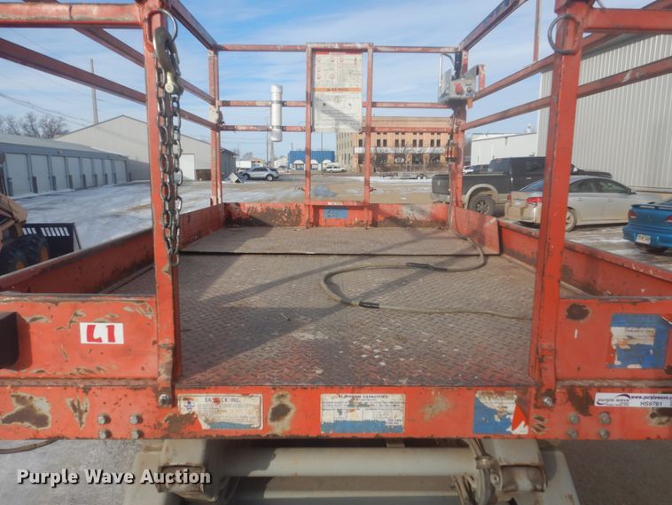 image for item HS9761 2000 Skyjack SJIII 6832  scissor lift