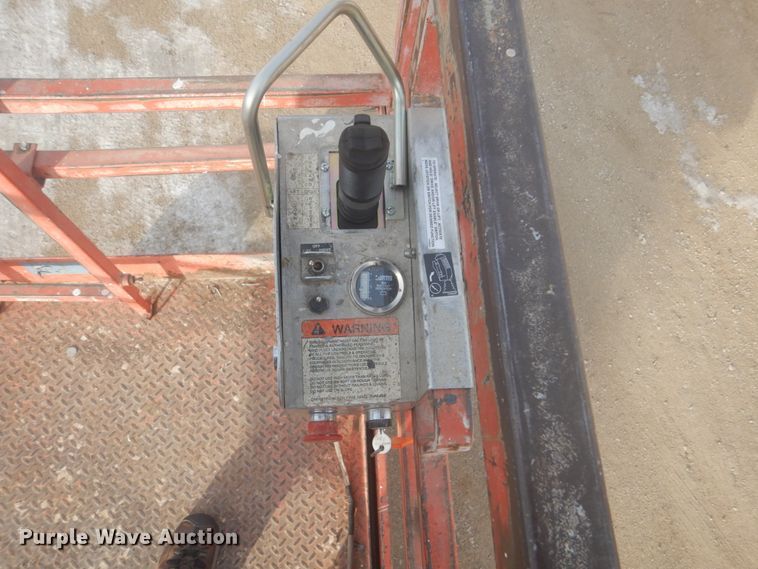 image for item HS9761 2000 Skyjack SJIII 6832  scissor lift