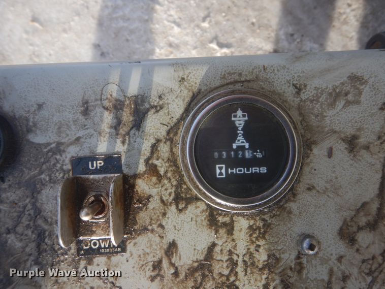 image for item HS9761 2000 Skyjack SJIII 6832  scissor lift