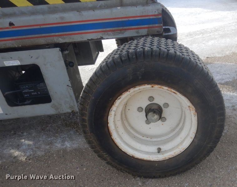 image for item HS9761 2000 Skyjack SJIII 6832  scissor lift