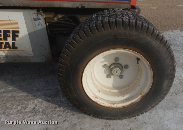 image for item HS9761 2000 Skyjack SJIII 6832  scissor lift