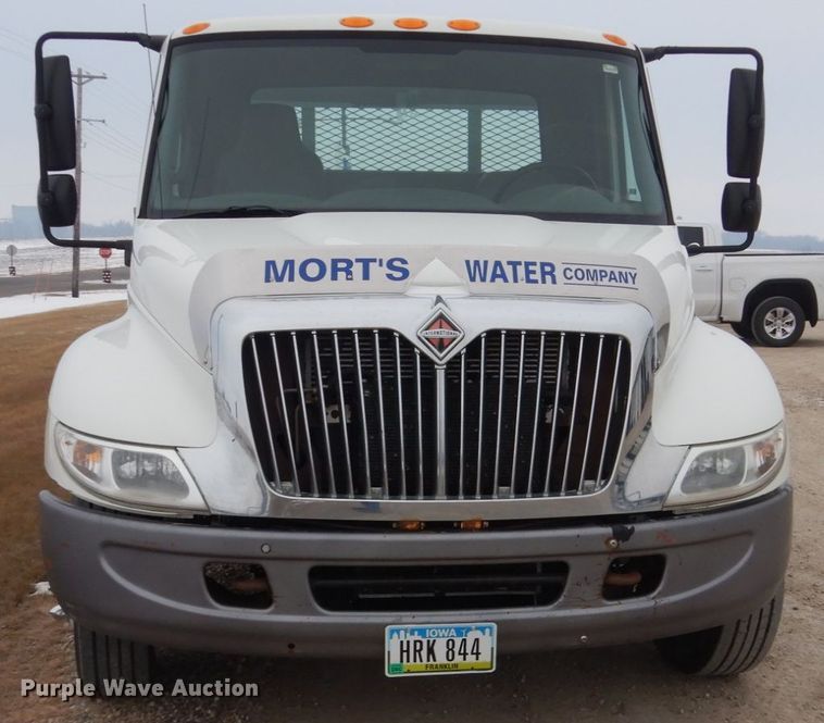 image for item HU9992 2006 International 4200  dump truck