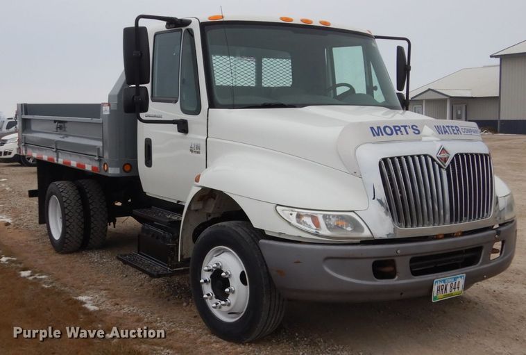 image for item HU9992 2006 International 4200  dump truck