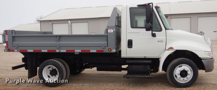 image for item HU9992 2006 International 4200  dump truck