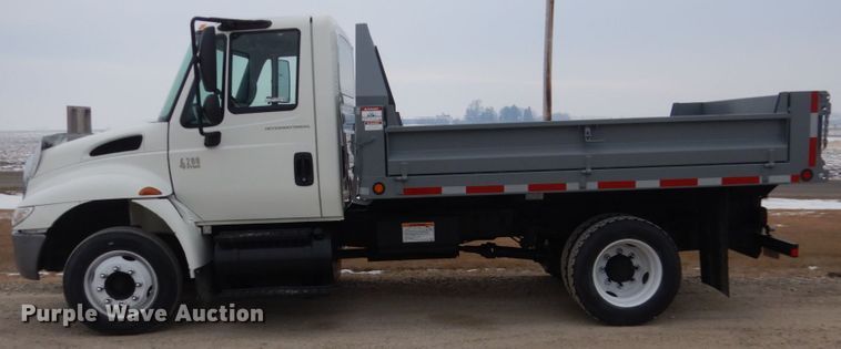 image for item HU9992 2006 International 4200  dump truck
