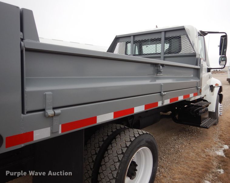 image for item HU9992 2006 International 4200  dump truck