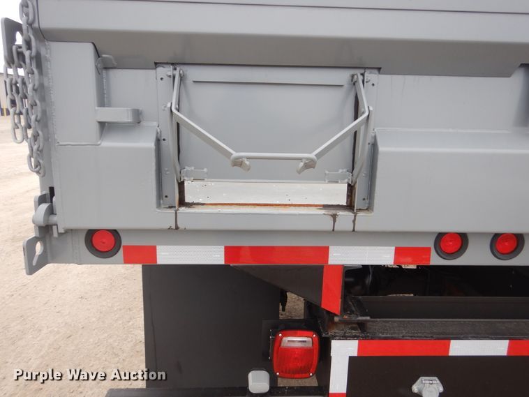 image for item HU9992 2006 International 4200  dump truck